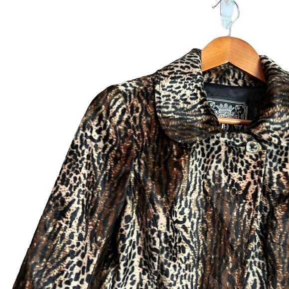 Guess Leonard print cropped blazer. Size medium - Picture 10 of 10